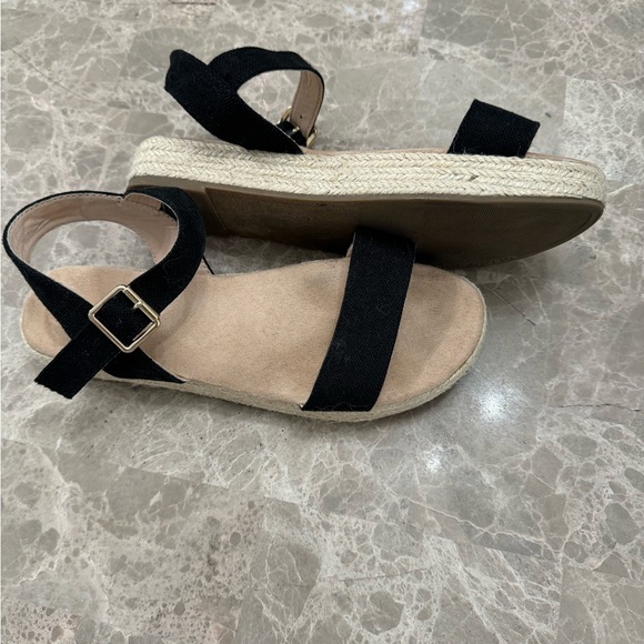 Black sandals - Picture 1 of 2